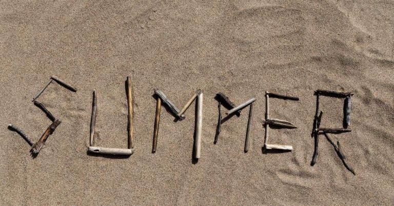 Adhura Pyar Shayari in English That Reflects Incomplete Love and Silent Pain